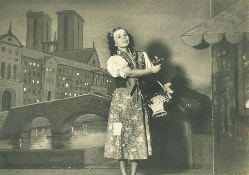 File:Meister, Ellu (Kannike – Ellu Meister. Kálmáni „Montmartre’i kannike”. Endla, 1947, erakogu).jpg